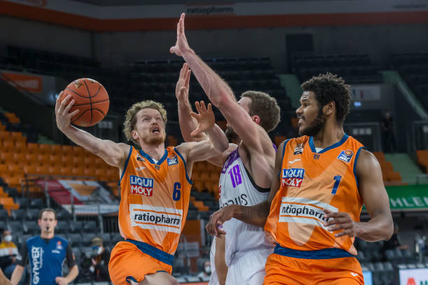 巴斯克斯的 巴斯克斯的