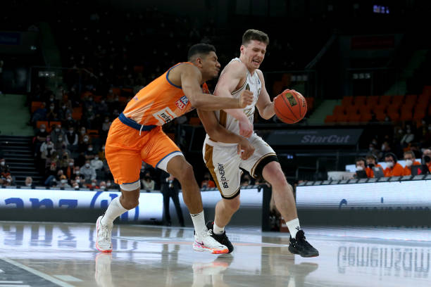 这场比赛依 这场比赛依