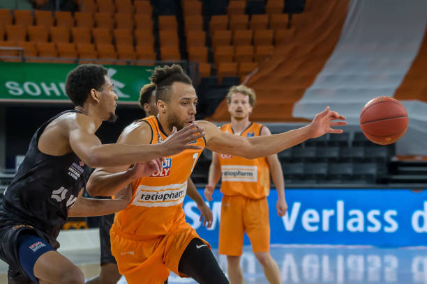 中场新星 中场新星